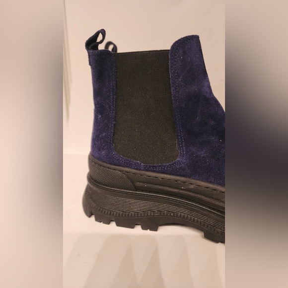 LIFE Women's Italian Blue & Black Suede Platform ChelseaBoots Size 6.5 /37 - Picture 8 of 14